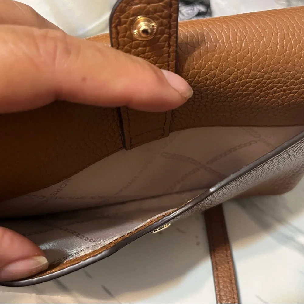 Michael Kors Tan Leather Bag with Gold Hardware - Picture 8 of 15